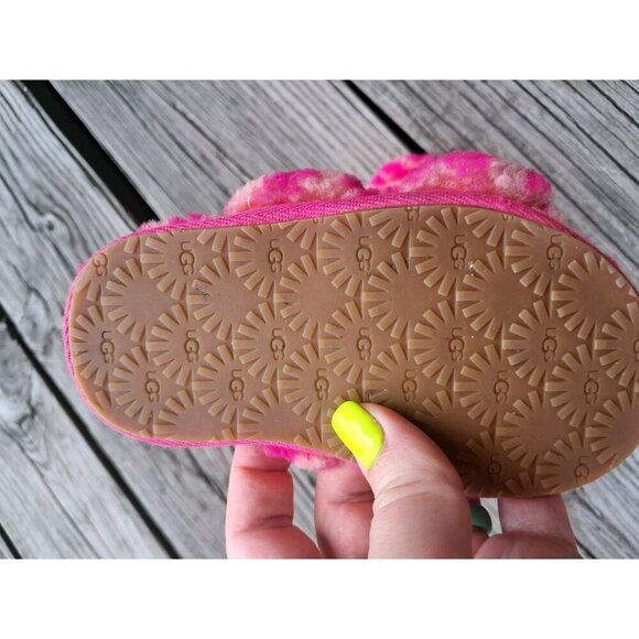 UGG FUCHSIA FLUFF YEAH SLIDE SHEEPSKIN SANDALS, TODDLER US 7/ EU 23.5 - Picture 3 of 6
